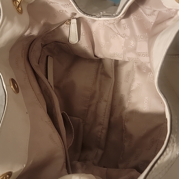 Micheal  kors used purse and wallet - Picture 4 of 12